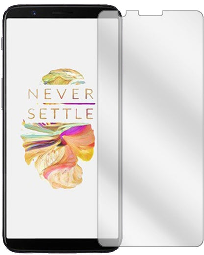 Klare Displayschutzfolie von dipos passend für OnePlus 5T, präziser Zuschnitt und blasenfrei montiert