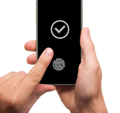 AppleiPhone 8 Plus mit aufgebrachter dipos Displayschutzfolie, glasklare Darstellung ohne Einschränkungen