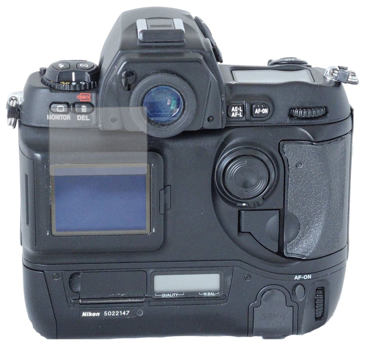 NikonD1 mit aufgebrachter dipos Displayschutzfolie, die lästige Fingerabdrücke minimiert