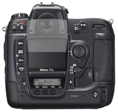 NikonD2H mit aufgebrachter dipos Displayschutzfolie, die lästige Fingerabdrücke minimiert