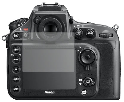 NikonD810E mit aufgebrachter dipos Displayschutzfolie, die lästige Fingerabdrücke minimiert