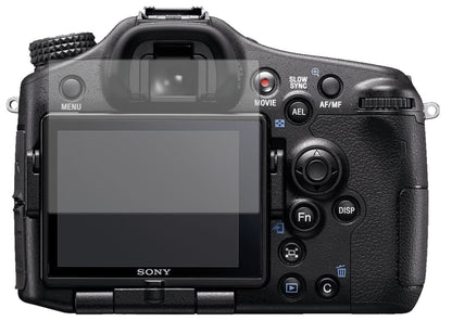 SonyAlpha 77 II mit aufgebrachter dipos Displayschutzfolie, die lästige Fingerabdrücke minimiert