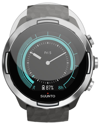 Suunto9 mit aufgebrachter dipos Displayschutzfolie, die lästige Fingerabdrücke minimiert