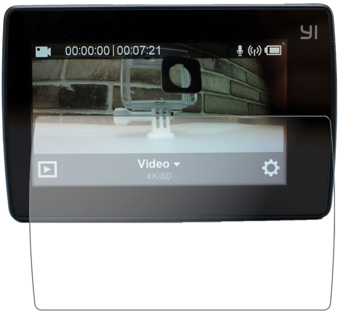 YI4K Plus mit aufgebrachter dipos Panzerfolie, die lästige Fingerabdrücke minimiert